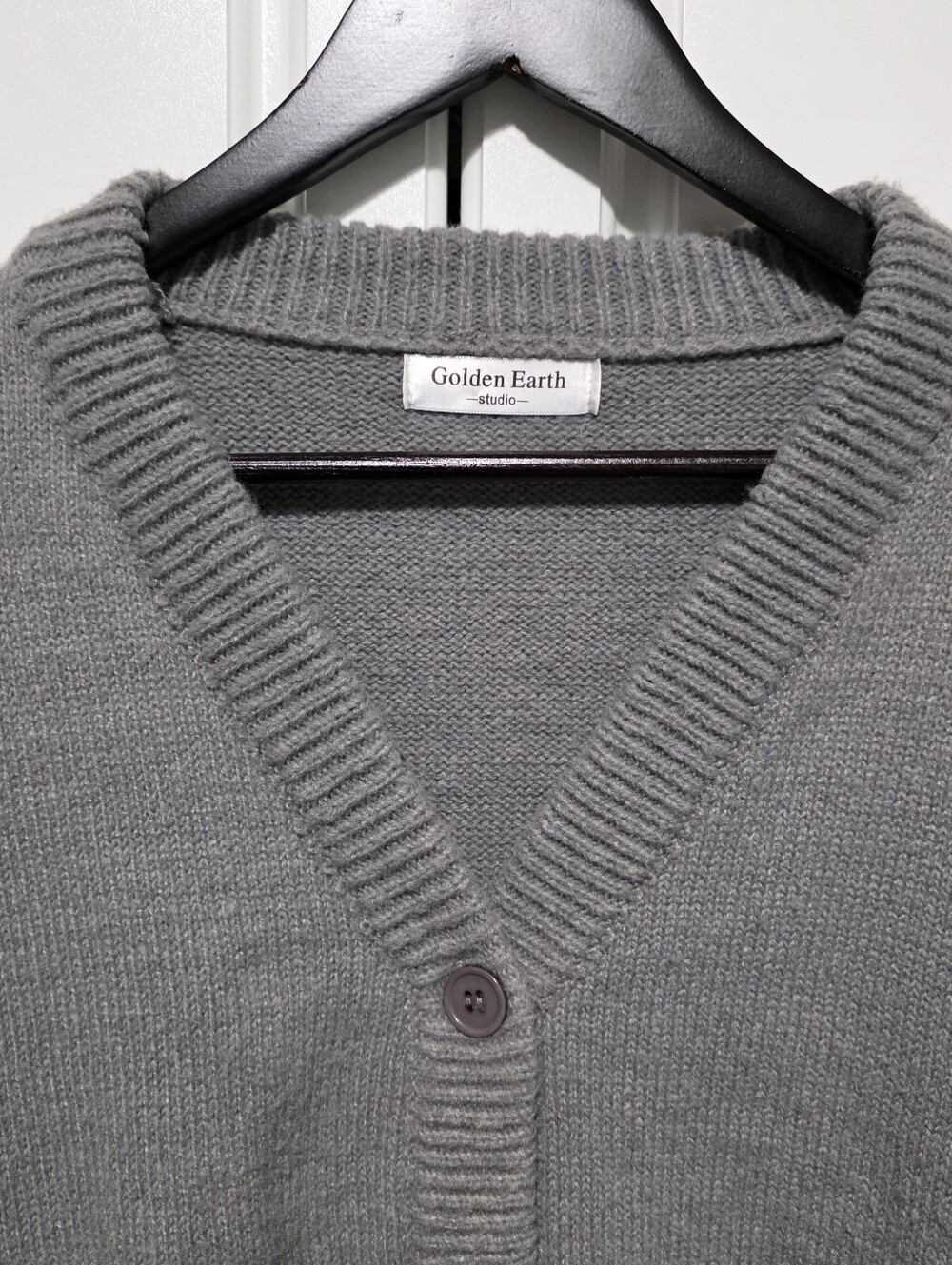 Golden Earth Studio Womens Gray V-Neck Button Boyfriend Cardigan w Stripe Hem - Picture 3 of 11